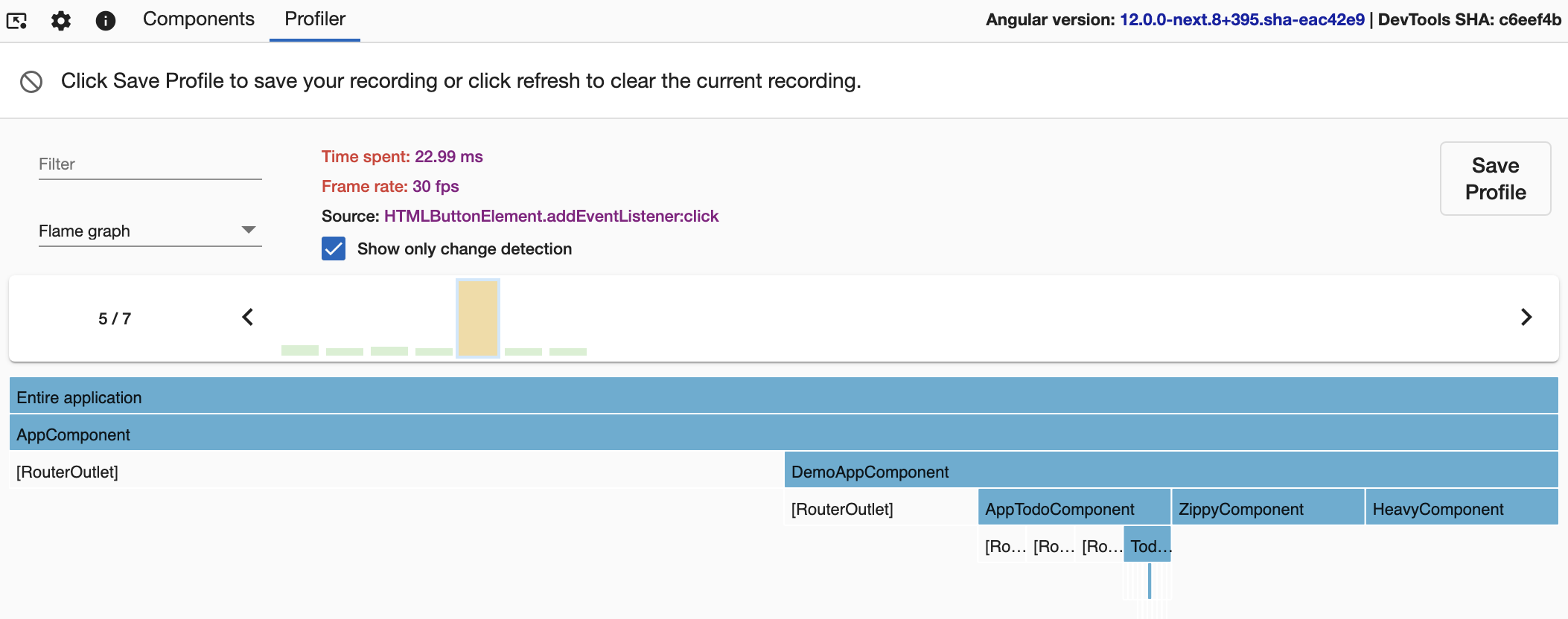 変更検出サイクルのフレームチャート視覚化を表示する「Profiler」タブのスクリーンショット。「Show only change detection」というラベルの付いたチェックボックスがオンになっています。フレームグラフは以前と非常によく似ていますが、コンポーネントの色がオレンジから青に変わっています。`[RouterOutlet]`というラベルの付いたいくつかのタイルは、もうどの色でも強調表示されていません。